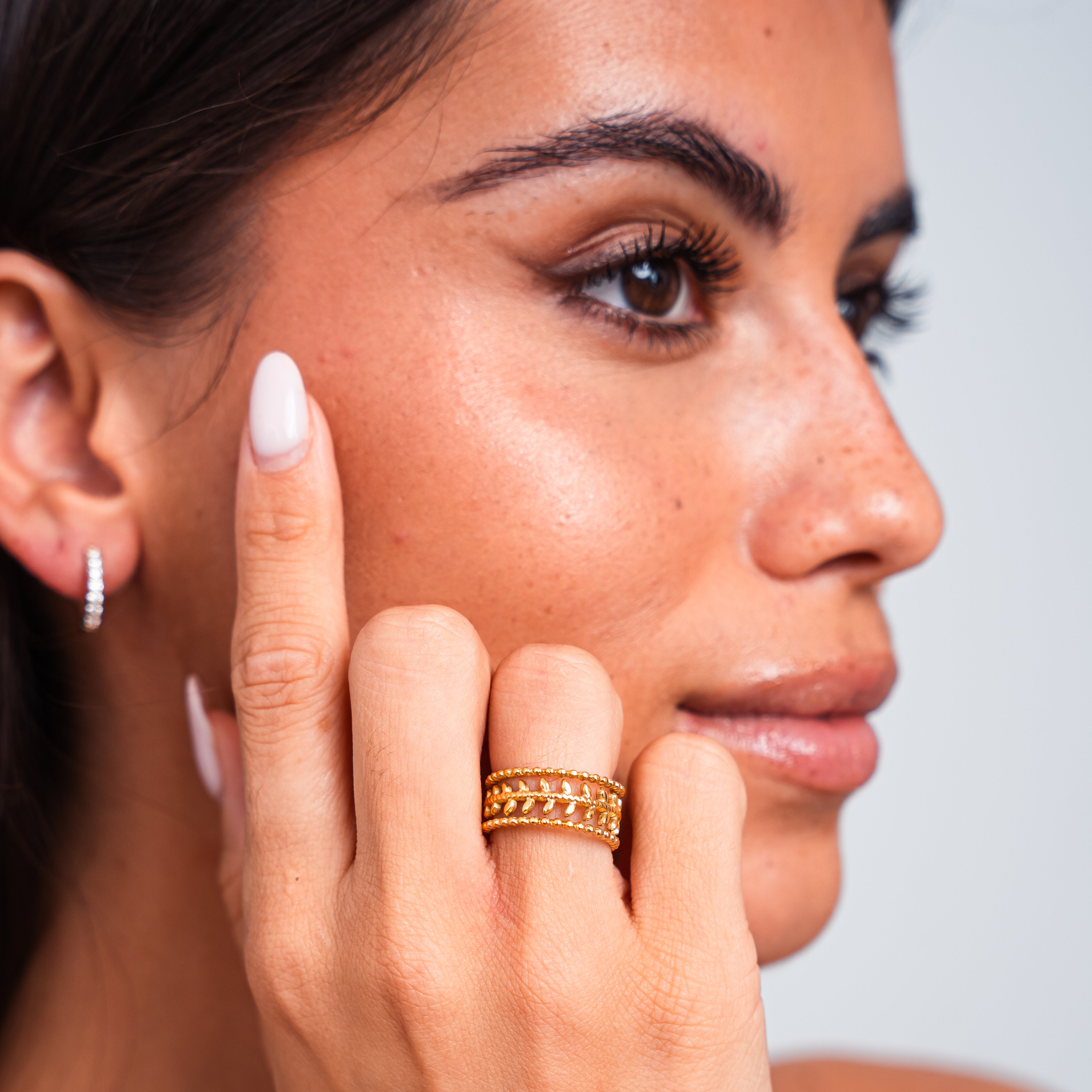 Marissa Ring med lagdelte blader