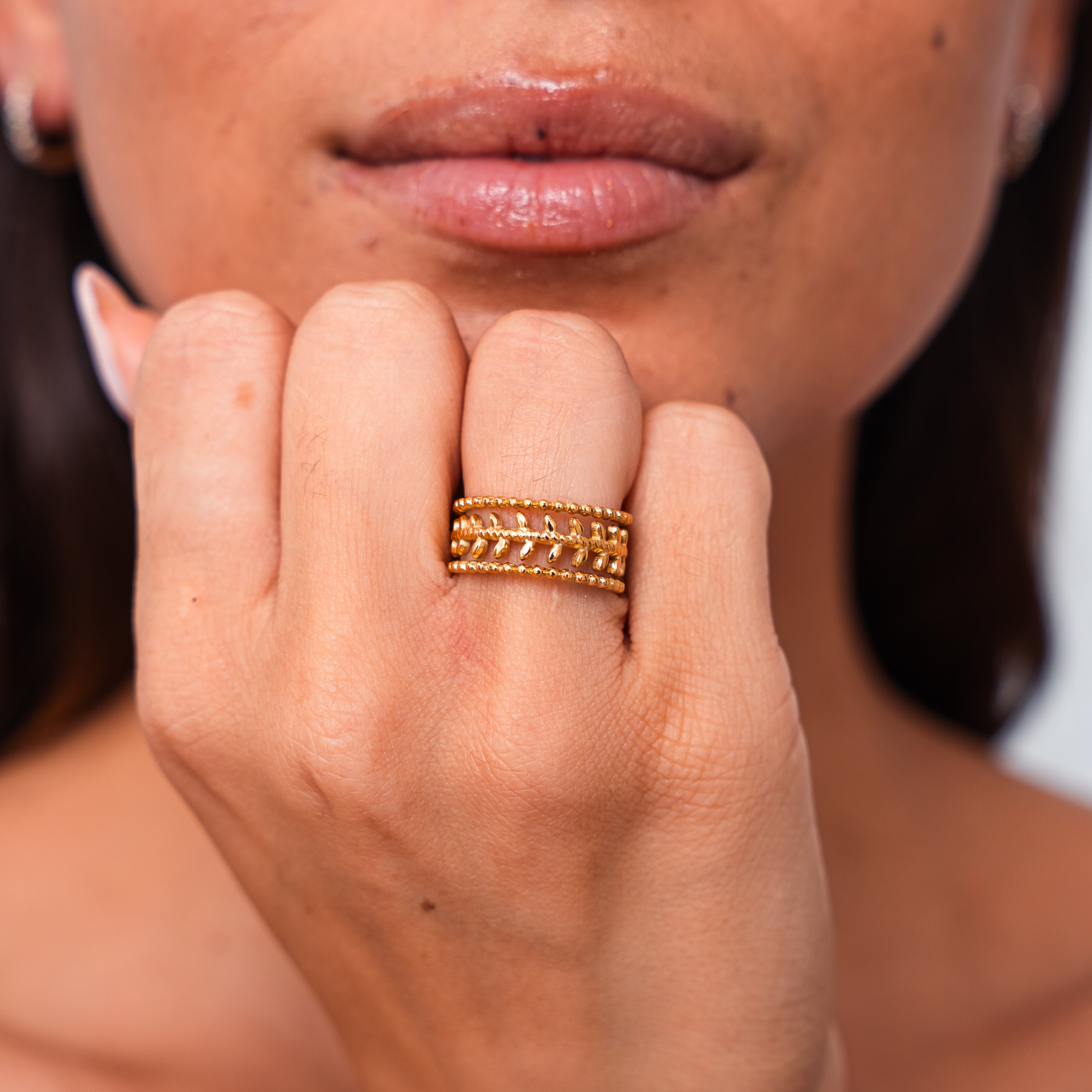 Marissa Ring med lagdelte blader