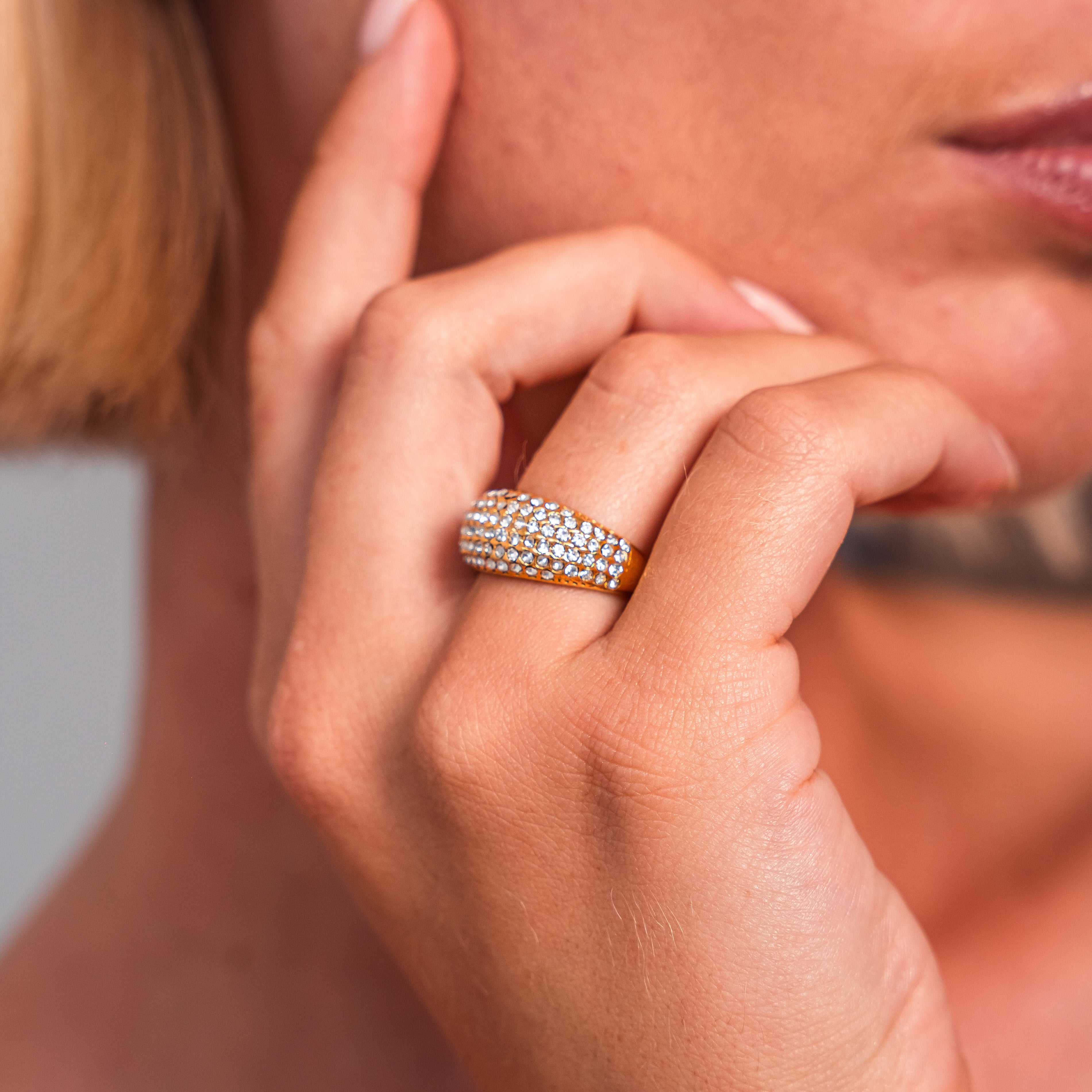 Kuppel ring i krystall