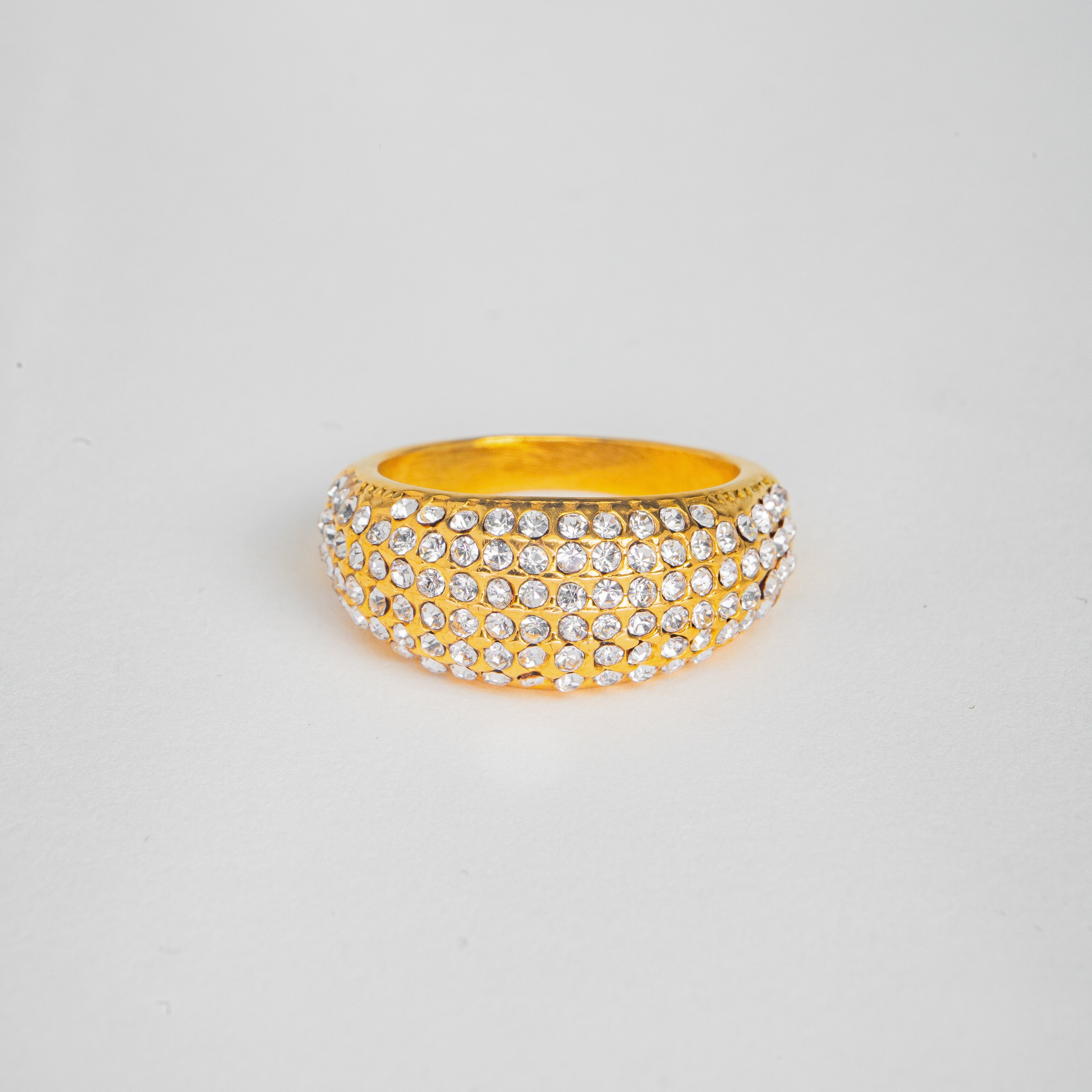 Kuppel ring i krystall